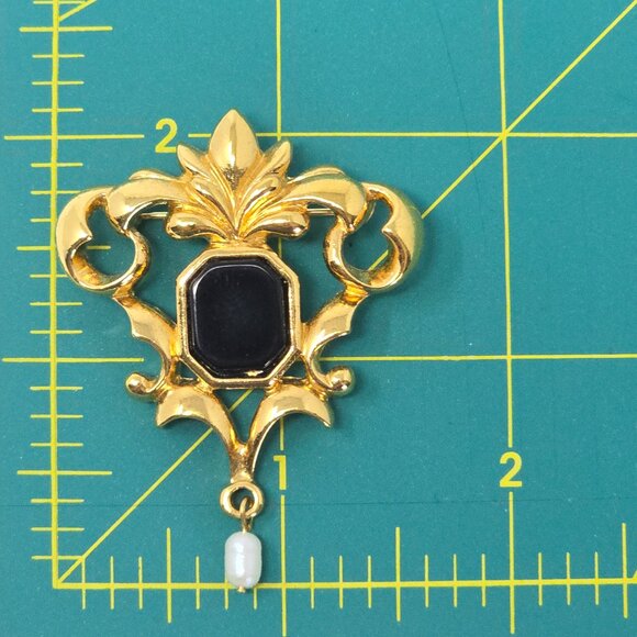 Vintage Avon Gold-Tone Baroque Brooch with Black Stone and Pearl Drop - Picture 6 of 8